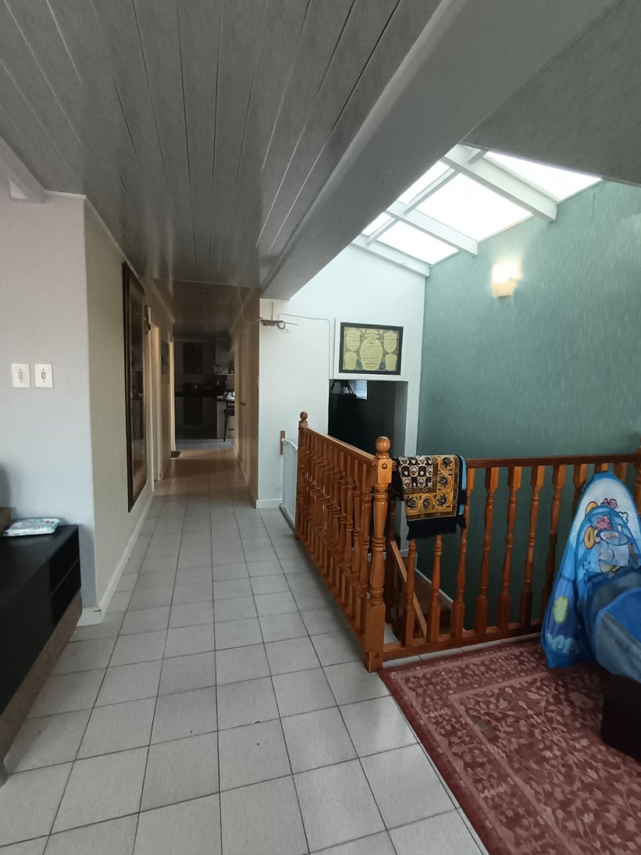 6 Bedroom Property for Sale in Maitland Western Cape